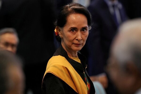 à Aung San Suu Kyi. Ảnh: Reuters
