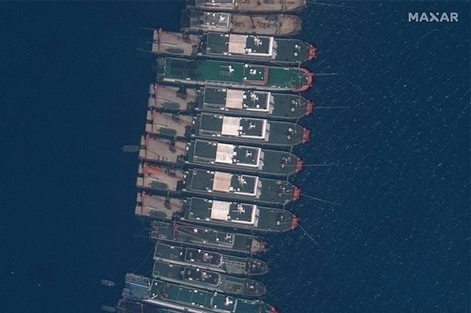 Hình ảnh vệ tinh cho thấy các tàu Trung Quốc neo đậu tại đá Ba Đầu. Ảnh: Lực lượng vũ trang Philippines