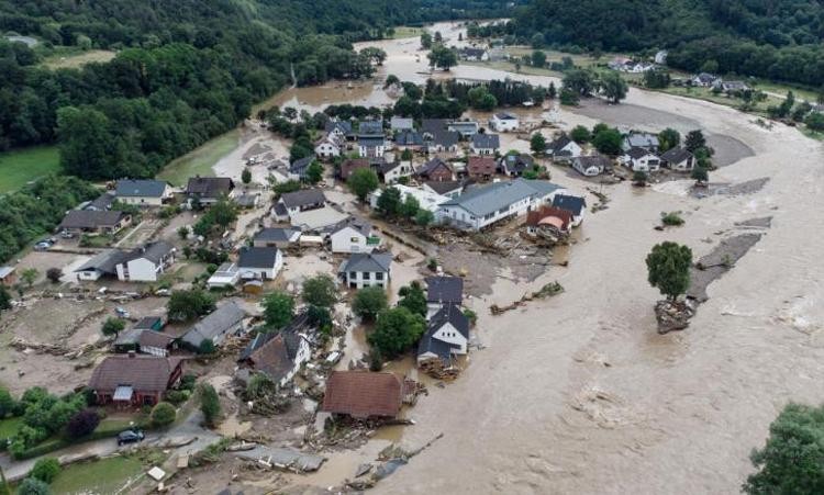 Ngôi làng Insol tại Rhineland-Palatinate chìm trong nước lũ ngày 15/7. Ảnh: CNN