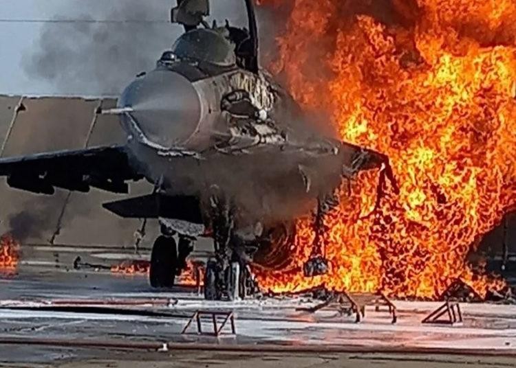 Tiêm kích MiG-19 của Nga bị thiêu rụi hoàn toàn khi đang sửa chữa