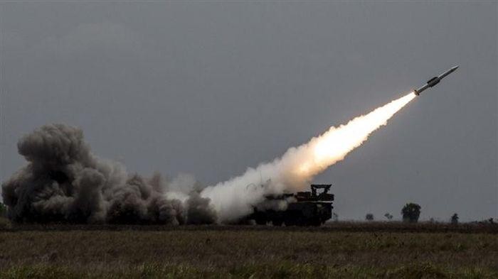 Hình ảnh tên lửa bắn từ tổ hợp hệ thống phòng thủ tên lửa Buk-M2E do Nga sản xuất. (Ảnh: Reuters)