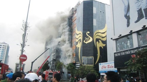 Hiện trường vụ cháy quán Karaoke tại phố Trần Thái Tông, Cầu Giấy