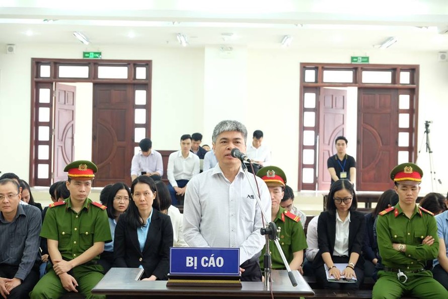 Cựu Tổng giám đốc OceanBank Nguyễn Xuân Sơn tại tòa.
