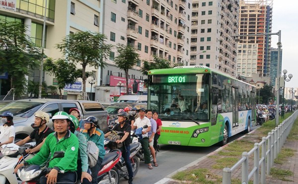 Buýt nhanh BRT chưa đáp ứng được mục tiêu giảm ùn tắc giao thông