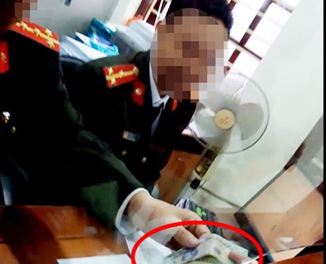  Cận cảnh cán bộ phòng quản lý XNC Bắc Giang “làm luật” 