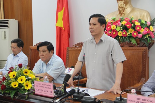 Bộ trưởng Bộ GTVT, Nguyễn Văn Thể: "Sé đóng cửa BOT nếu chậm sửa chữa hư hỏng quốc lộ! - ảnh Tr. Định" 