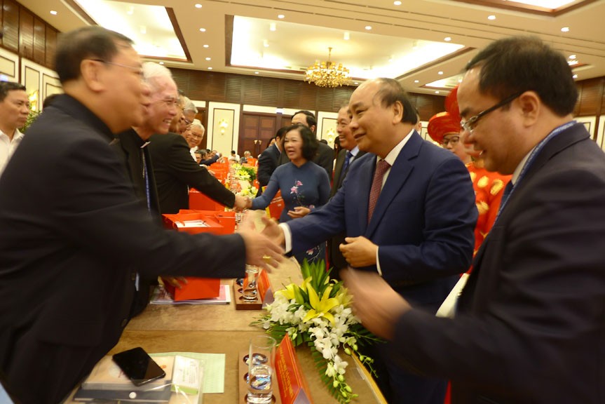 Thủ tướng Chính phủ Nguyễn Xuân Phúc gặp mặt các đại diện chức sắc, chức việc tôn giáo cả nước - ảnh Trí Quân 