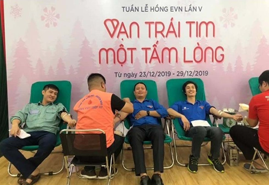 Công ty CP Nhiệt điện Hải Phòng phối hợp với BV Việt – Tiệp tổ chức hiến máu - Ảnh: TPC Hải Phòng