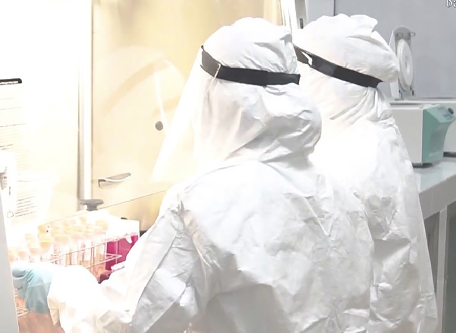 Bệnh viện Đa khoa Quảng Ngãi có khả năng xét nghiệm SARS-CoV-2 độc lập với công suất máy tối đa 200 mẫu/ngày đêm- ảnh CTV 