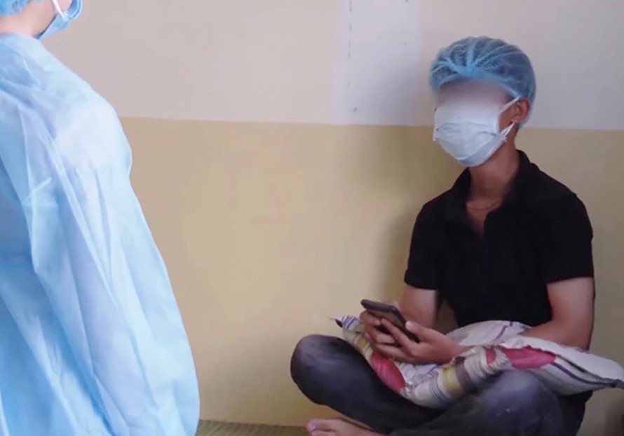 Bệnh nhân 419 đang được cách ly điều trị tại cơ sở 2, Trung tâm Y tế huyện Bình Sơn, tỉnh Quảng Ngãi. Ảnh PTQ 