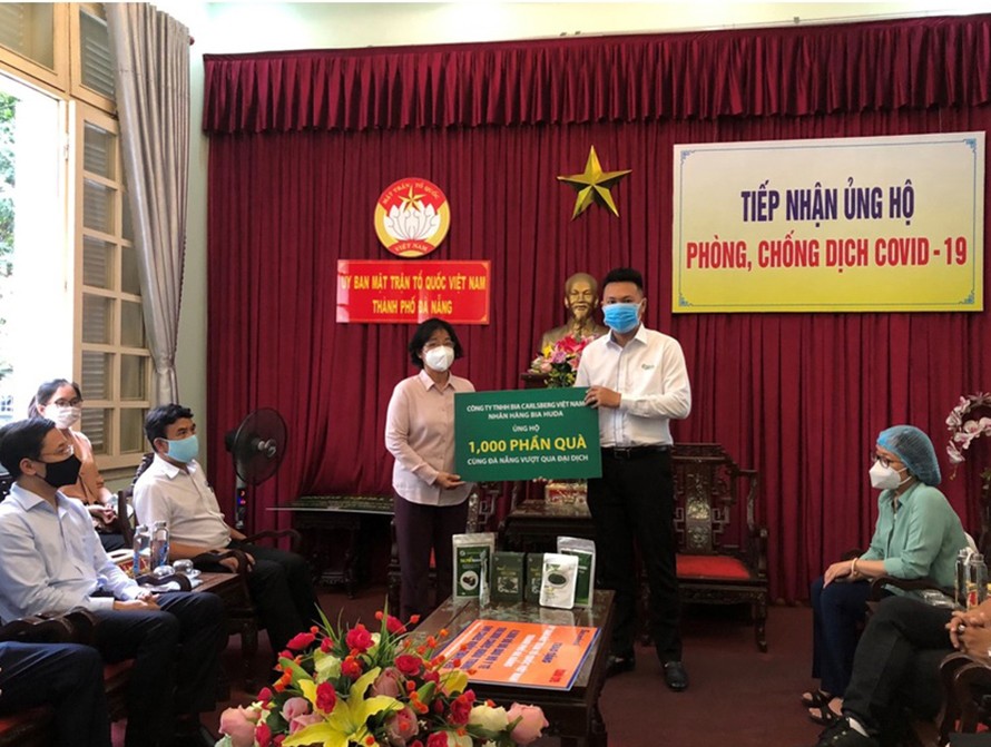 Carlsberg Việt Nam trao tặng 1.000 phần quà cho Ủy ban MTTQ Việt Nam TP Đà Nẵng
