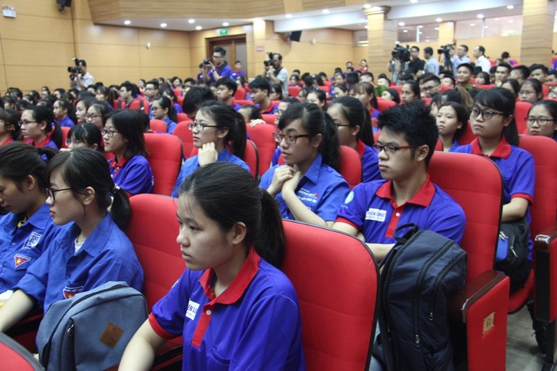 Đông đảo tình nguyện viên tham gia lễ phát động chương trình Tiếp sức mùa thi 2018