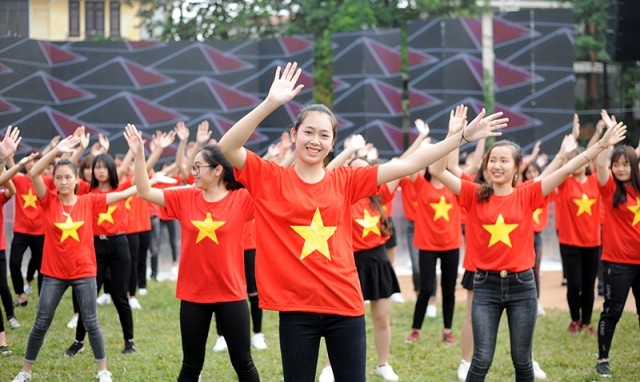 Các bạn sinh viên nhảy Flashmob khai mạc ngày hội Tân sinh viên 2018