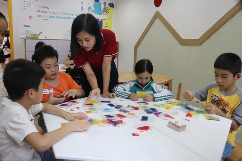 Trẻ em trải nghiệm tư duy sáng tạo tại CMS Việt Nam.