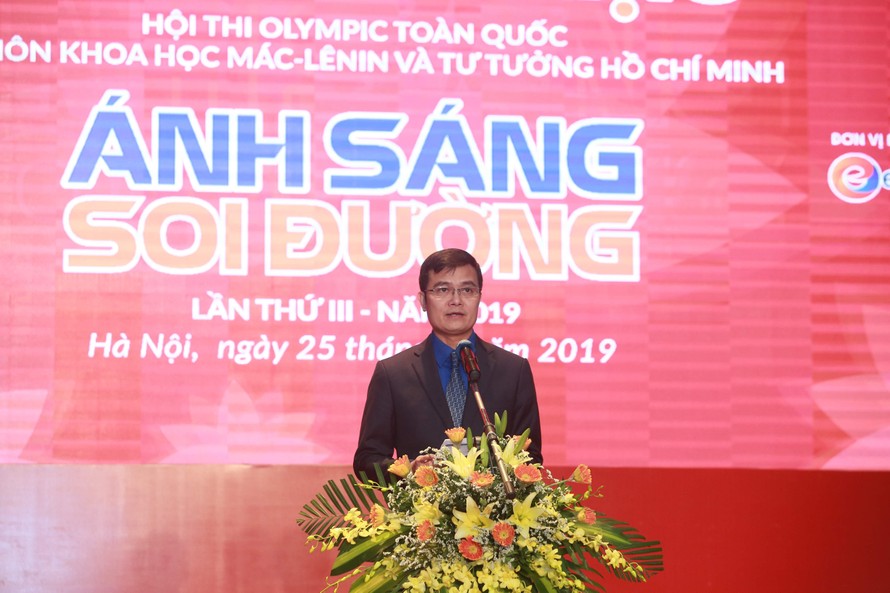 Bí thư T.Ư Đoàn, Chủ tịch T.Ư Hội SVVN Bùi Quang Huy phát biểu khai mạc Hội thi "Ánh sáng soi đường" lần thứ III, năm 2019.