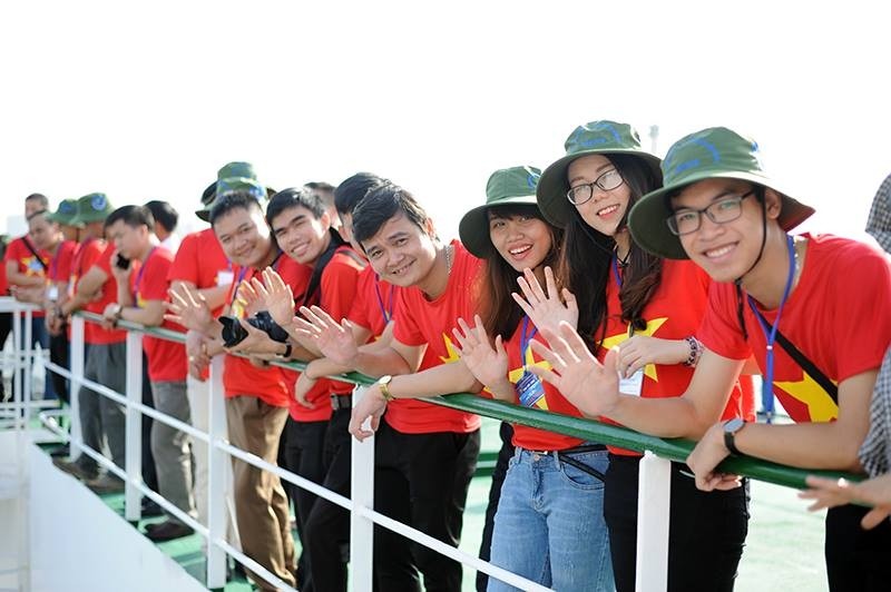 Các đại biểu tham gia Hành trình "Tuổi trẻ vì biển, đảo quê hương" năm 2018