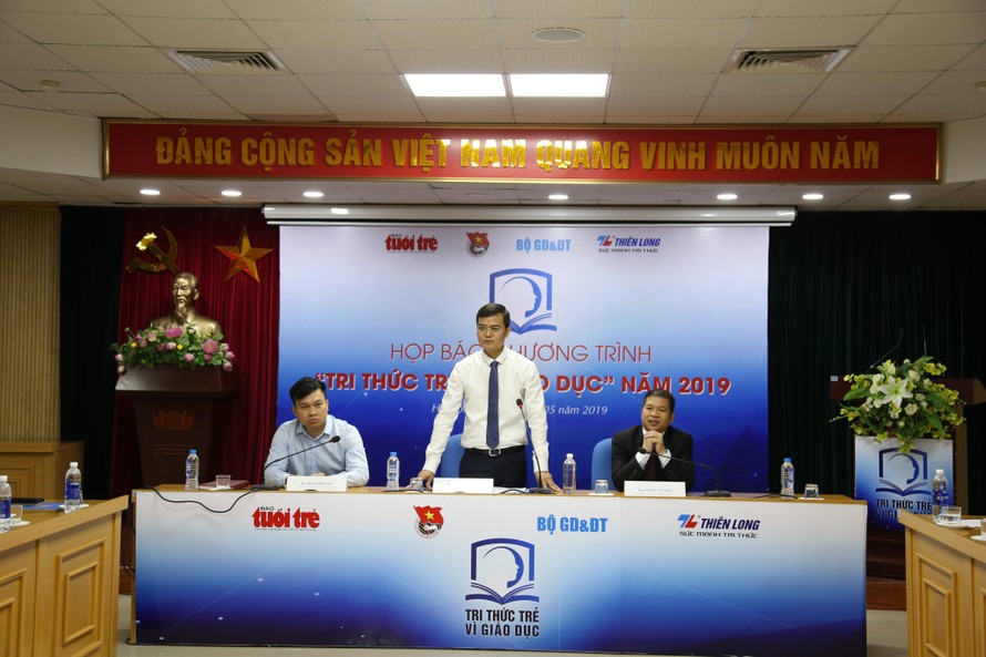 anh Bùi Quang Huy, Bí thư T.Ư Đoàn, Chủ tịch T.Ư Hội SVVN giới thiệu những nét mới của chương trình "Tri thức trẻ vì giáo dục" năm 2019