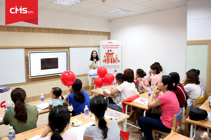 Chị Phan Thị Hồ Điệp chia sẻ kỹ năng tạo cảm hứng cho con trẻ học bài