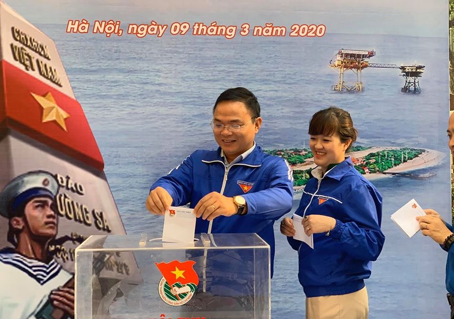cán bộ, công chức, viên chức, người lao động cơ quan Thành Đoàn Hà Nội đã tham gia ủng hộ tối thiểu 1 ngày lương vào Quỹ “Vì biển, đảo Việt Nam” năm 2020. 