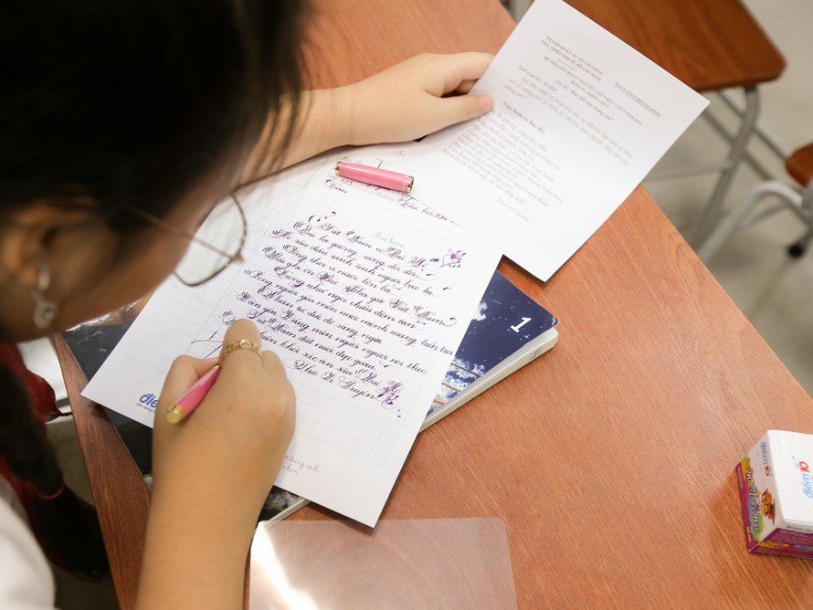 Chương trình viết chữ đẹp với thông điệp: “Nét chữ từ trái tim” dành cho các em học sinh từ lớp 1 tới lớp 9 trên cả nướC diễn ra từ 1/4-14/4/2020.