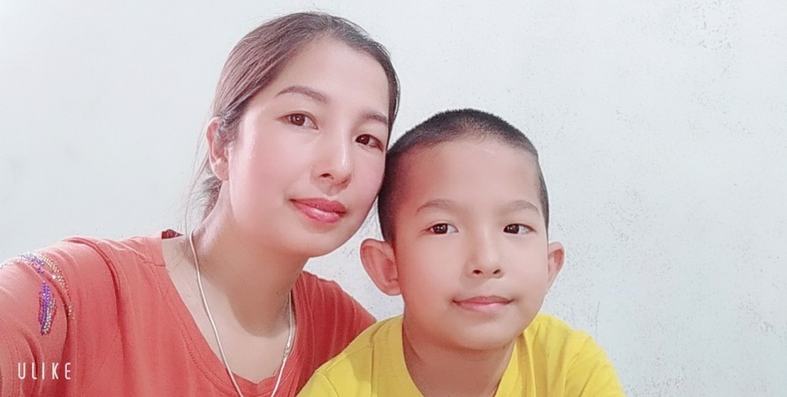 Cậu bé Nguyễn Hoàng Quân và mẹ là chị Trương Thị Hồng Nhung đang có những việc làm, hành động đẹp đồng hành, hỗ trợ các khu cách ly tập trung ở Hà Tĩnh.