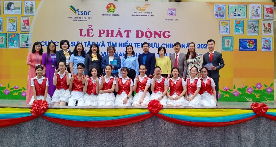Cuộc thi sưu tập và tìm hiểu tem bưu chính năm 2021 được tổ chức từ ngày 26/10/2020 – 28/2/2021, dành cho đội viên, thiếu niên Việt Nam và nước ngoài đang sinh sống, học tập tại Việt Nam từ 8-15 tuổi.
