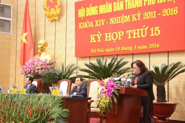 HĐND thành phố Hà Nội bỏ phiếu bầu, miễn nhiệm ba phó chủ tịch UBND sáng 18/3. Ảnh LD