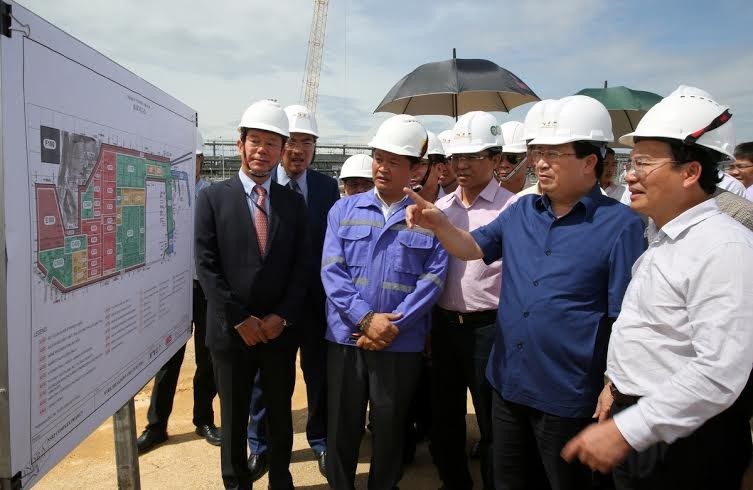 Phó Thủ tướng Trịnh Đình Dũng kiểm tra công tác xây dựng, vận hành một số nhà máy, tổ hợp nhà máy lớn