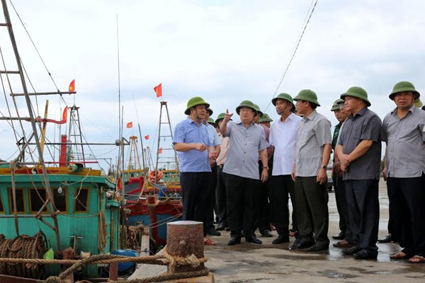 Phó Thủ tướng Trịnh Đình Dũng đi kiểm tra và chỉ đạo công tác phòng chống bão số 1 tại Thái Bình