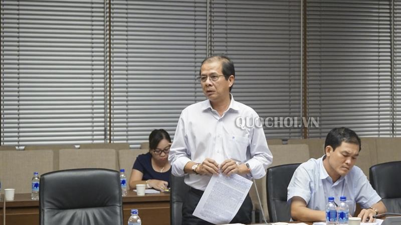 Phó Chủ tịch Ủy ban nhân dân Thành phố Cần Thơ Nguyễn Thanh Dũng phát biểu tại phiên họp thẩm tra