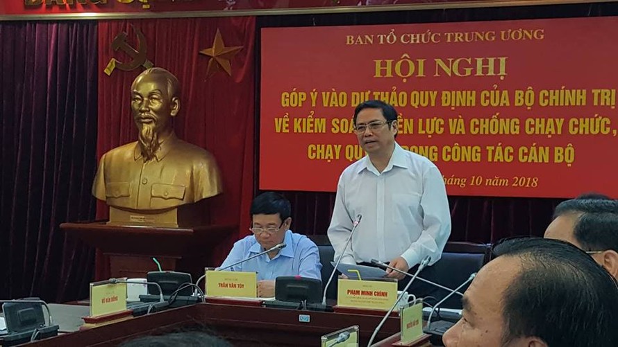 Trưởng ban Tổ chức T.Ư Phạm Minh Chính phát biểu tại hội nghị.