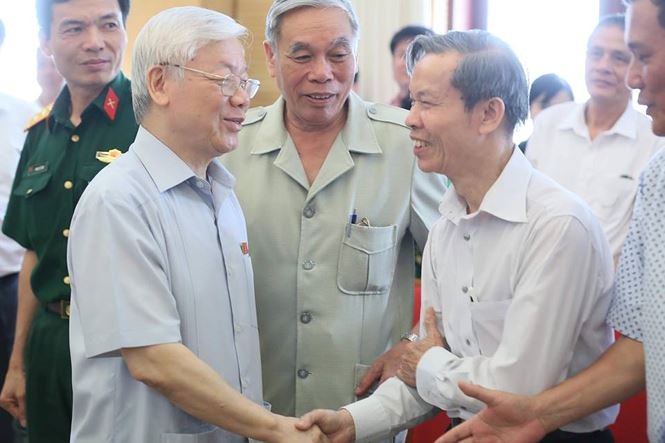Tổng Bí thư, Chủ tịch nước Nguyễn Phú Trọng và các cử tri Hà Nội. Ảnh TP 