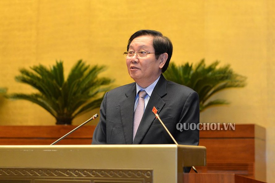 Bộ trưởng Lê Vĩnh Tân trả lời chất vấn tại Quốc hội. ảnh: quochoi.vn