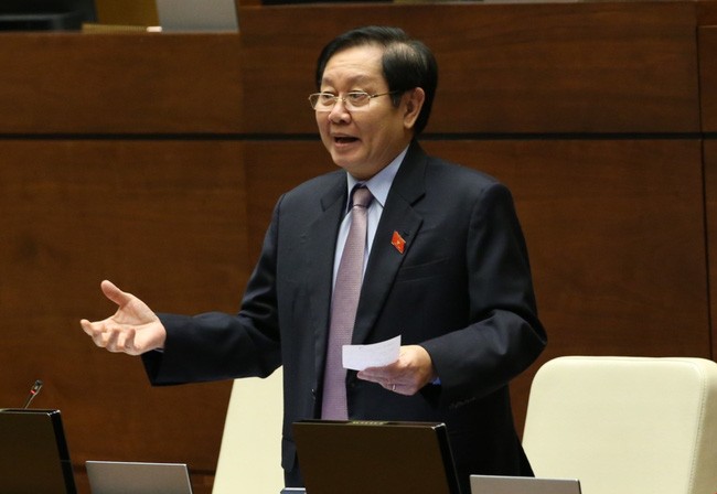 Bộ trưởng Nội vụ Lê Vĩnh Tân nhận được nhiều câu hỏi chất vấn về văn bằng, chứng chỉ tại diễn đàn Quốc hội.