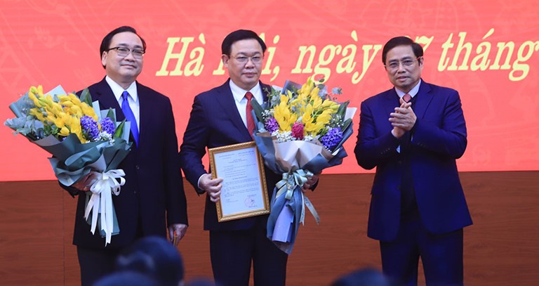 Ông Vương Đình Huệ trong ngày nhậm chức Bí thư Thành ủy, Trưởng đoàn ĐBQH Hà Nội. 