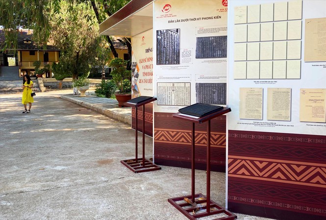 Trung tâm Lưu trữ quốc gia IV hứa khắc phục về các lỗi trong triển lãm lịch sử tại Đắk Lắk. Ảnh TP 