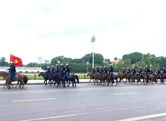 Kỵ binh cảnh sát cơ động sẽ diễu hành tại đường Độc Lập. Ảnh IT 