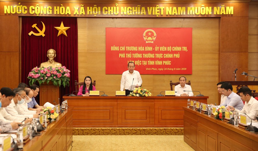 Phó Thủ tướng Thường trực Chính phủ Trương Hòa Bình làm việc với lãnh đạo chủ chốt tỉnh Vĩnh Phúc. Ảnh VGP