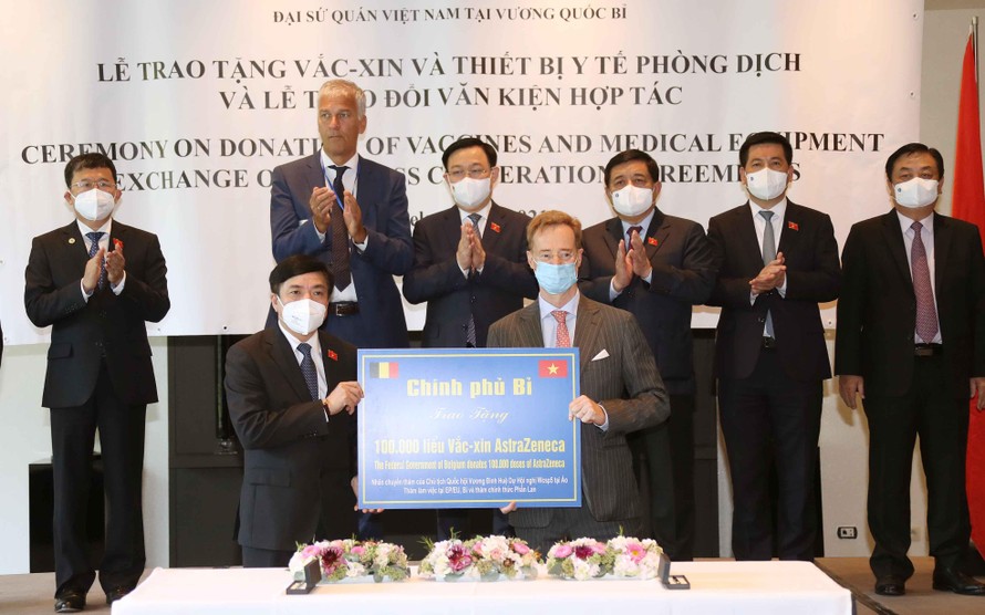 Chính phủ Bỉ tài trợ 100.000 liều vắc-xin cho Việt Nam 