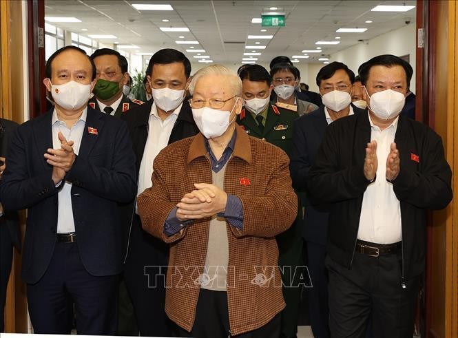 Tổng Bí thư Nguyễn Phú Trọng đến dự buổi tiếp xúc cử tri. Ảnh TTXVN 
