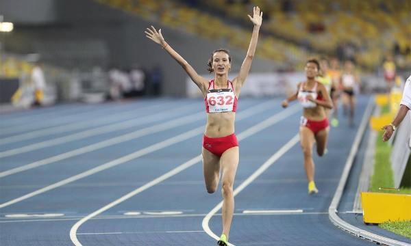 Vũ Thị Ly về nhất trên đường chạy 800m nữ. Ảnh: Vnexpress 
