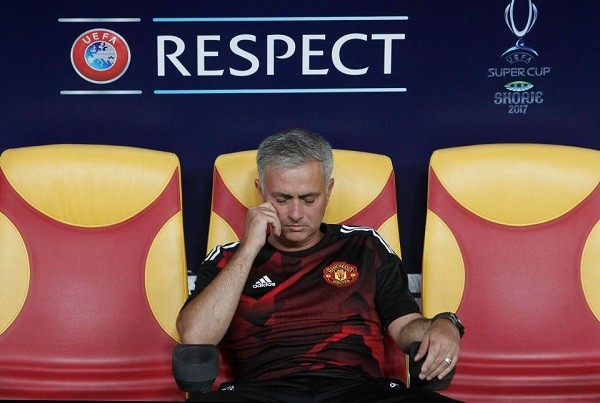 HLV Mourinho nuối tiếc vì không thể tới theo dõi trực tiếp trận đấu.