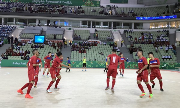 Futsal Việt Nam thua ngược Đài Bắc trận ra quân AGMAI
