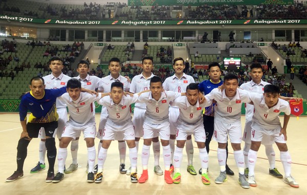 Thắng trận thứ 2 liên tiếp, futsal Việt Nam tiến gần tứ kết