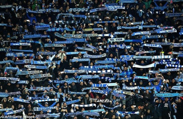 Napoli cấm các CĐV Man City đeo thắt lưng