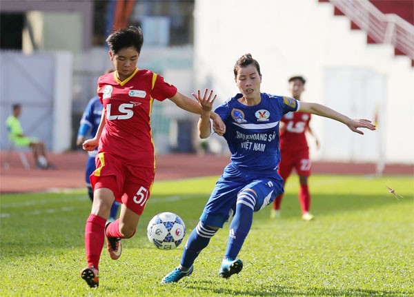 TP.HCM I (áo đỏ) thiết lập kỷ lục mới của bóng đá nữ Việt Nam