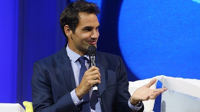 Federer vinh dự nhận bằng tiến sĩ của trường Đại học Basel, Thụy Sỹ. 