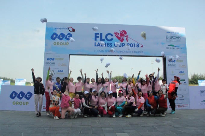 Các golfer nữ hào hứng trước giờ thi đấu tại FLC Ladies Cup 2018