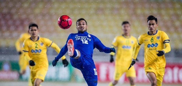 FLC Thanh Hoá (vàng) nhận trận thua thứ 2 liên tiếp tại AFC Cup