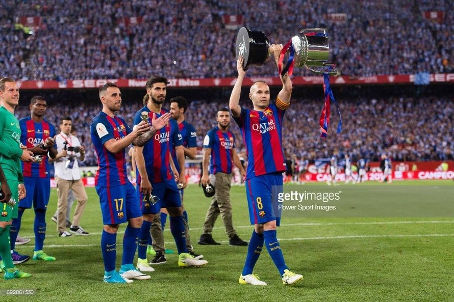 Iniesta khẳng định tương lai tại Barca